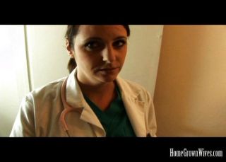 Big Tit Brünette Krankenschwester fickt ihre Patienten