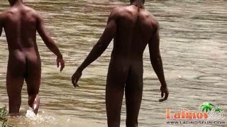 Homosexuell Kumpels erhalten und schmutzig nach dem Schwimmen