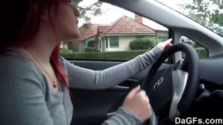 Rotschopf emo Tit im Auto zeigt