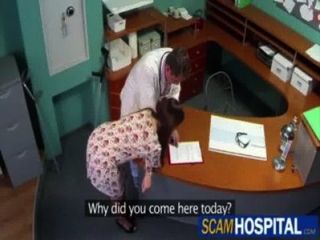 Arzt se folla a su paciente enferma (von egf)
