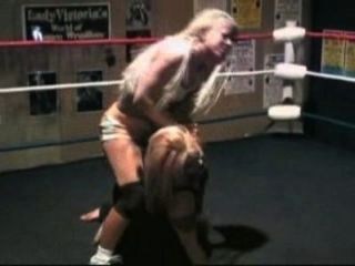 Lady Victoria vs. Engel Williams (gefallener Engel)