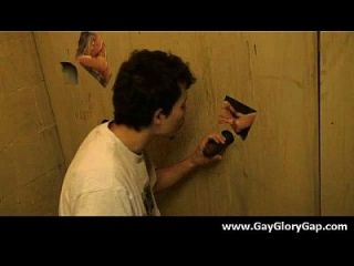 Homosexuelles Schwarzweiss-Dudes Gloryhole Sex Porno 18