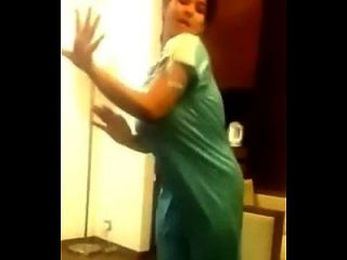 hot sexy indian desi bouncing boobs tanzen selten hoch