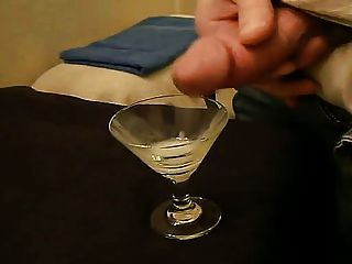 ein weiterer großer abspritzen in einem Glas (30 Sekunden lang männlichen Orgasmus)