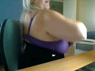 heiße große Titten Mama in Webcam
