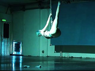 Ballerina Shibari Selbst Bondage und Suspension