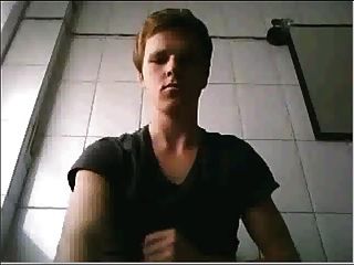 Deutscher Junge mastrubiert auf Webcam