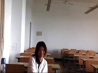 chinesisches Mädchen und weißer Lehrer