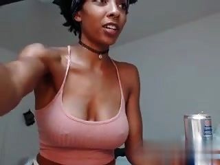 perfekte Webcam Babe zeigt ihren Körper