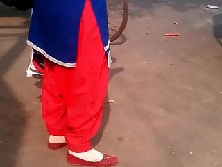 Desi Tante in Salwar heiß