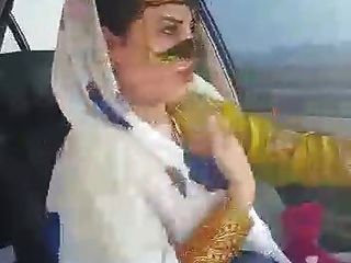 iranische sexy hijab milf tanzen im Auto ahvaz Stadt