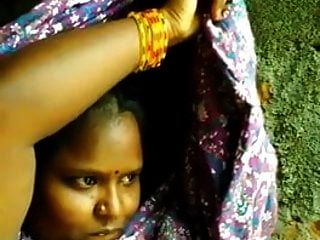 südindische Tamilin zeigt Boob Selfie für bf