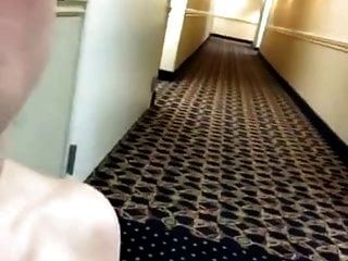 hotel flur muschi spielen selfie